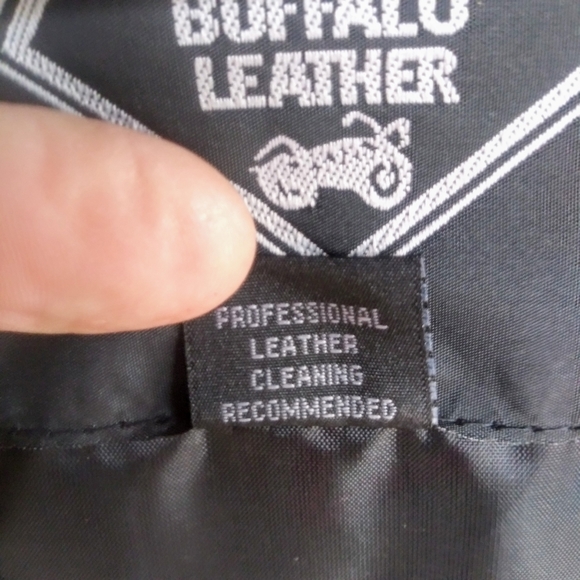 NWT Diamond Plate Buffalo Leather Vest embroidered - Picture 7 of 8